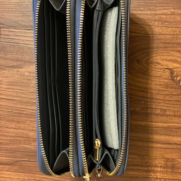Blue wallet. New - Picture 3 of 3